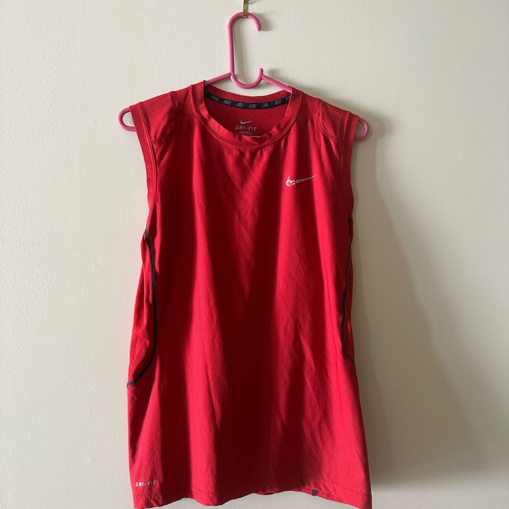 Nike Dri Fit Boys Muscle Tee.  Men’s Small/Medium.  Great gift 🎁